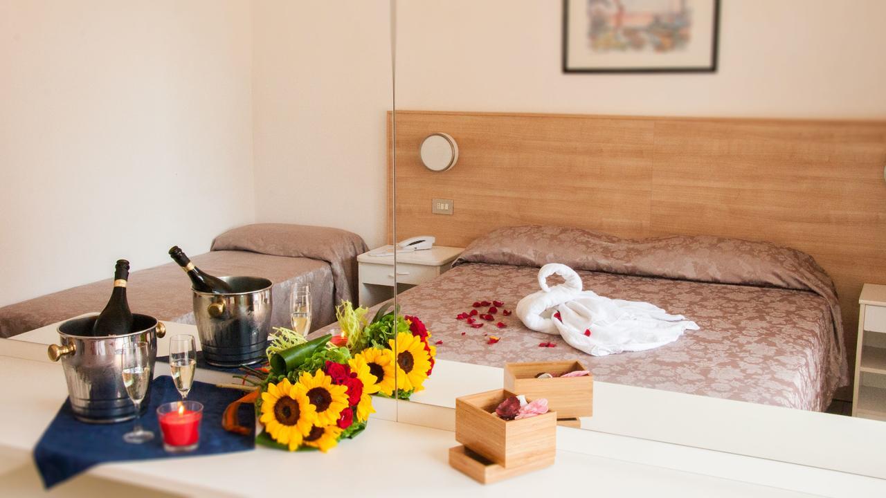 Hotel Raffaello Cesenatico Luaran gambar
